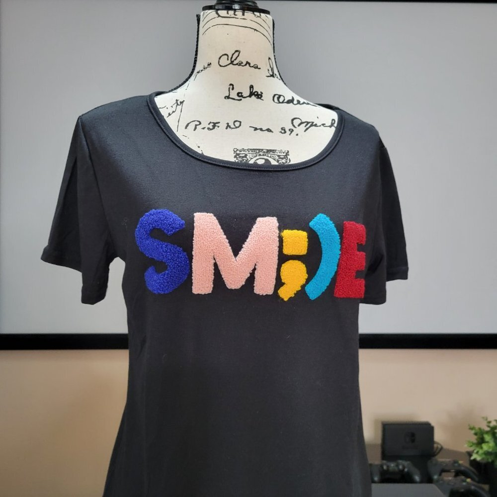 Black Tee Shirt Women with Embossed Thread Embroidered Multicolor "Smile" - Sz L - Picture 2 of 9